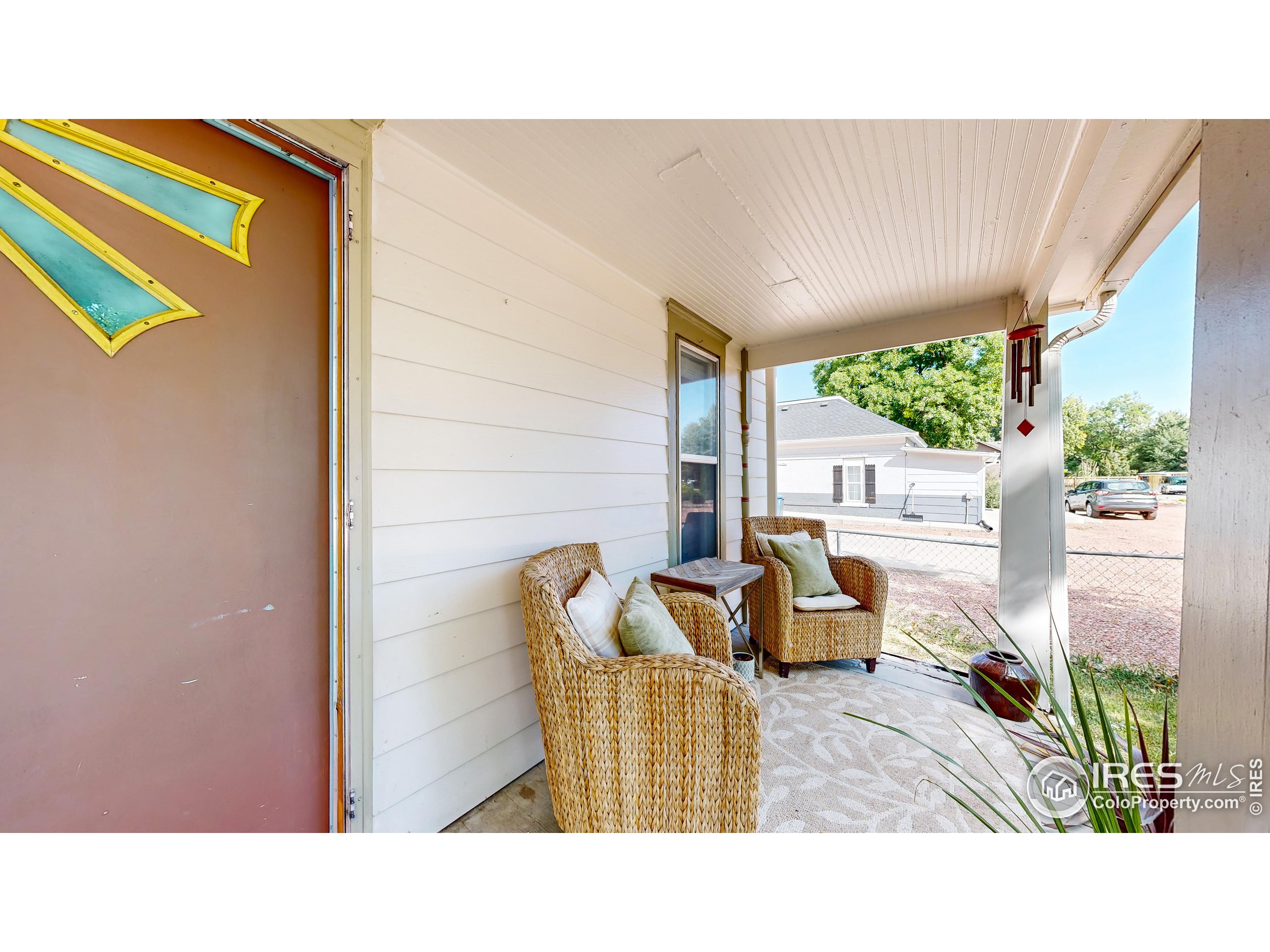 951 E 7th St