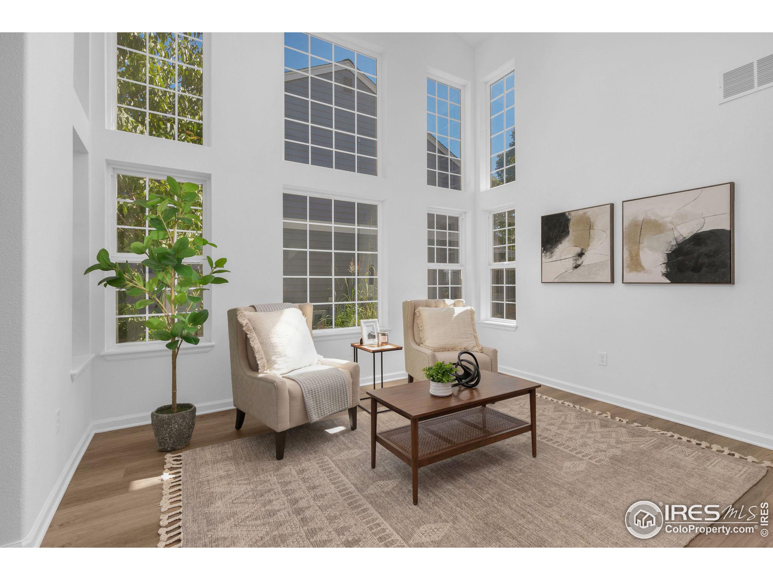 3126 Mesa Verde St