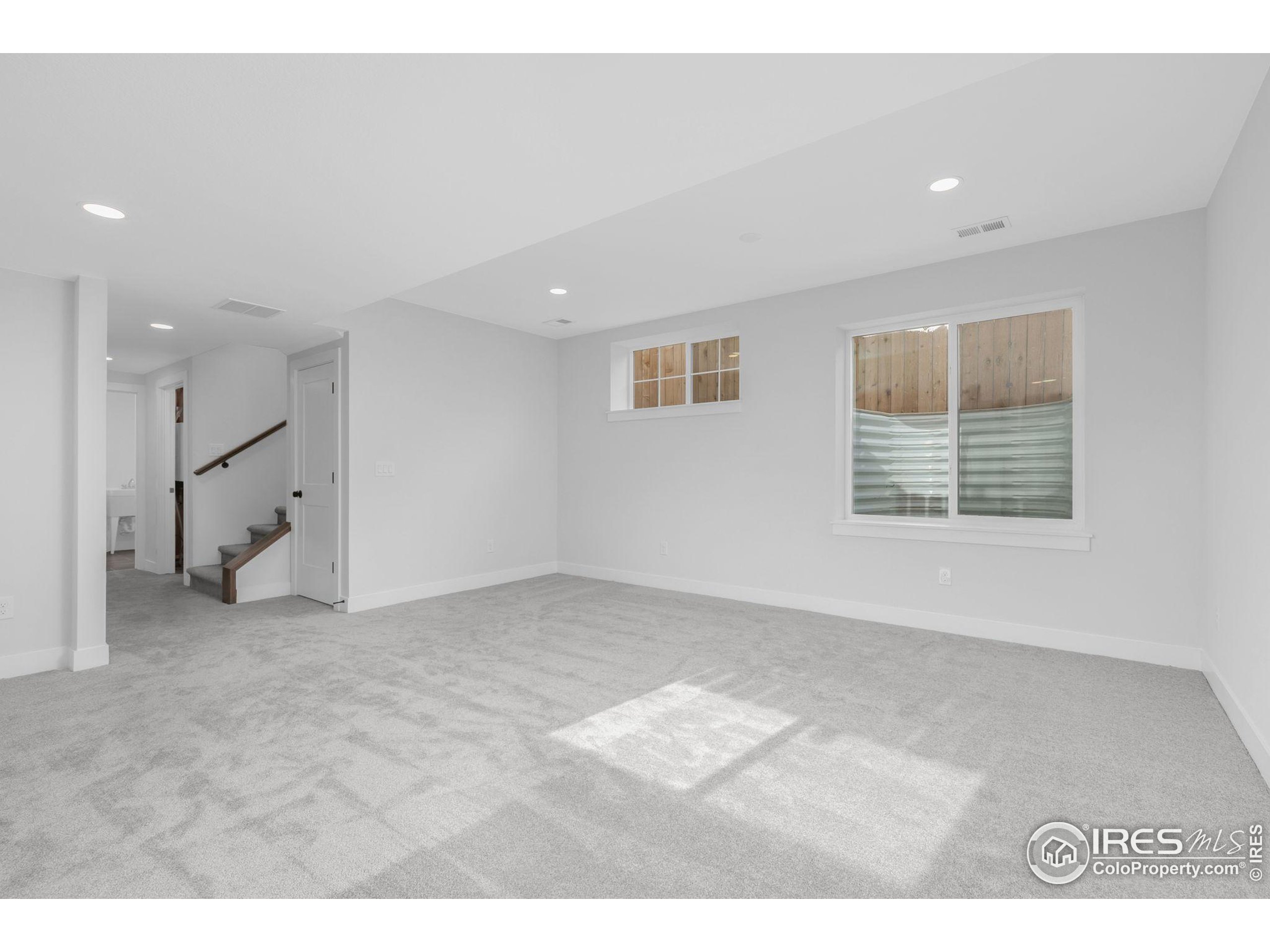 967 Arapahoe Cir