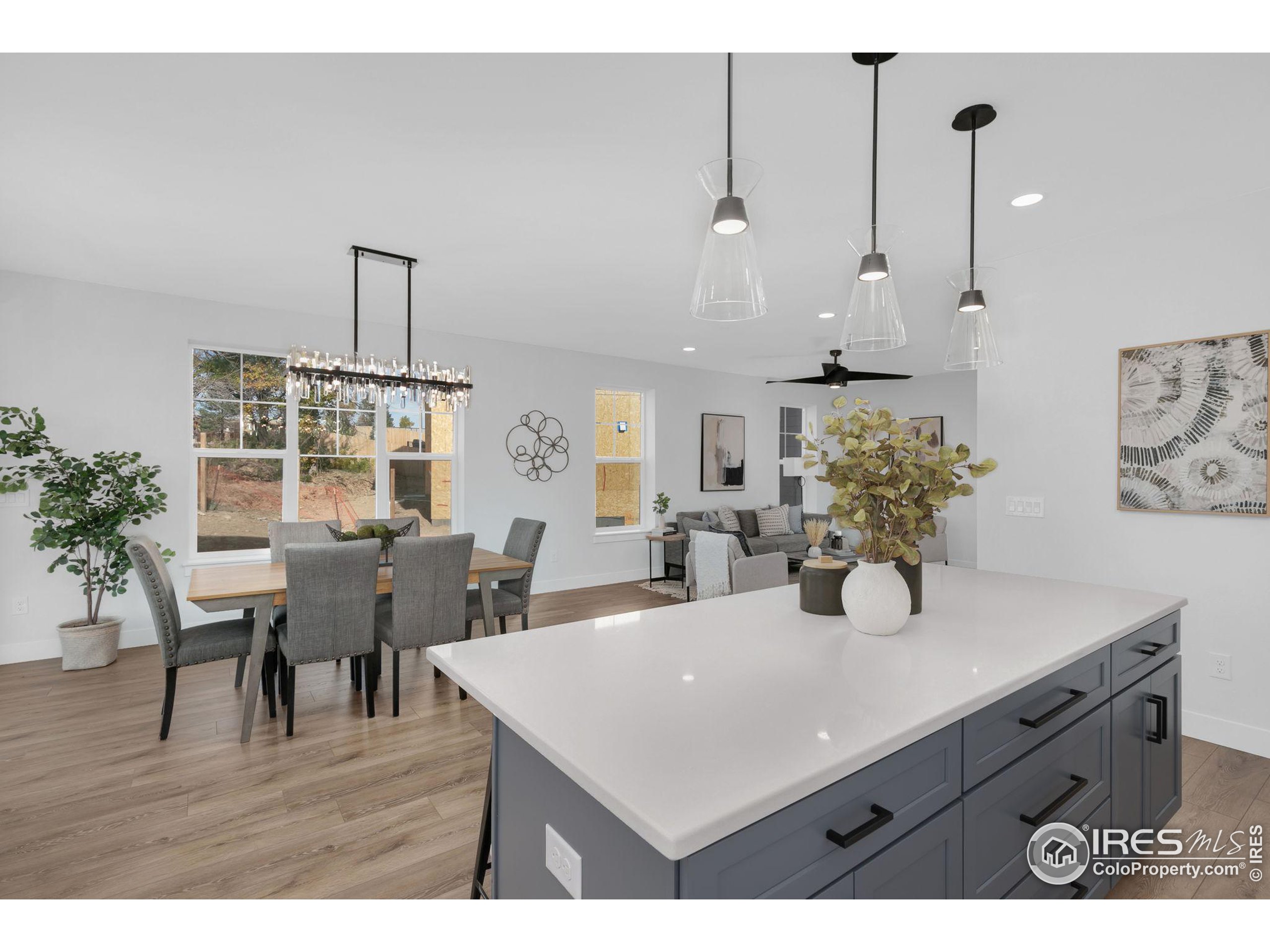 967 Arapahoe Cir