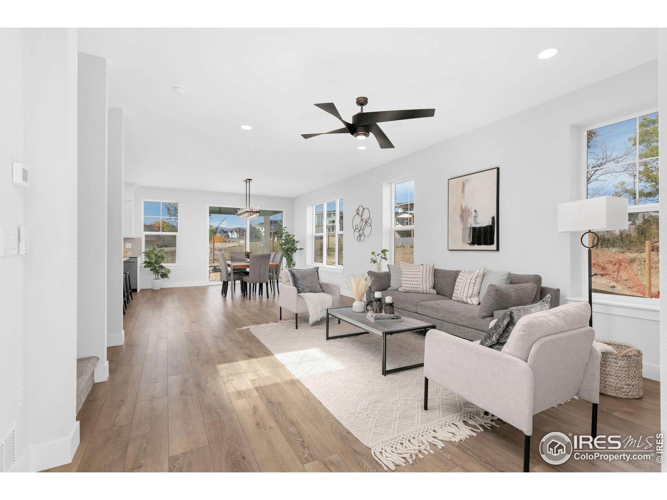 967 Arapahoe Cir