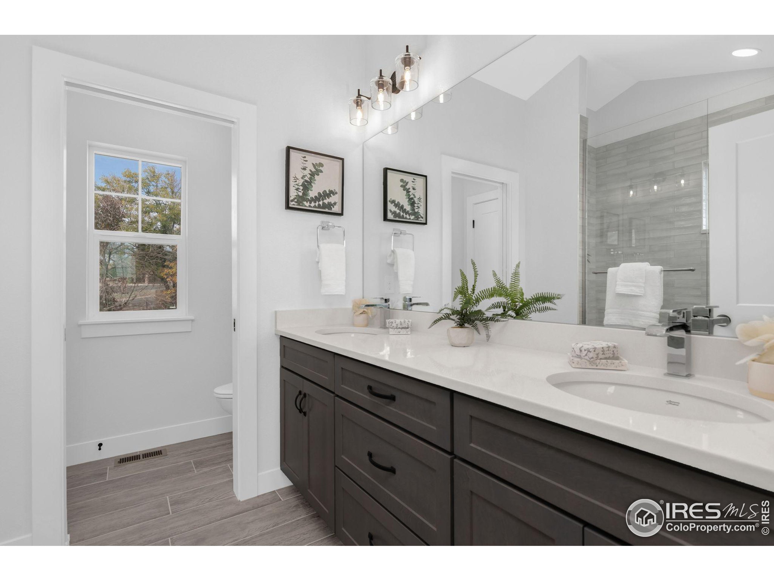 967 Arapahoe Cir