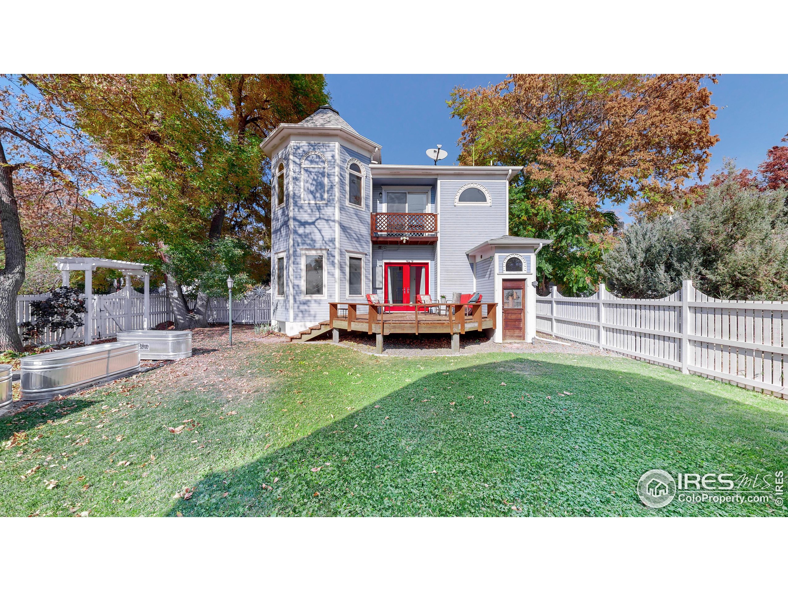 504 E 11th St