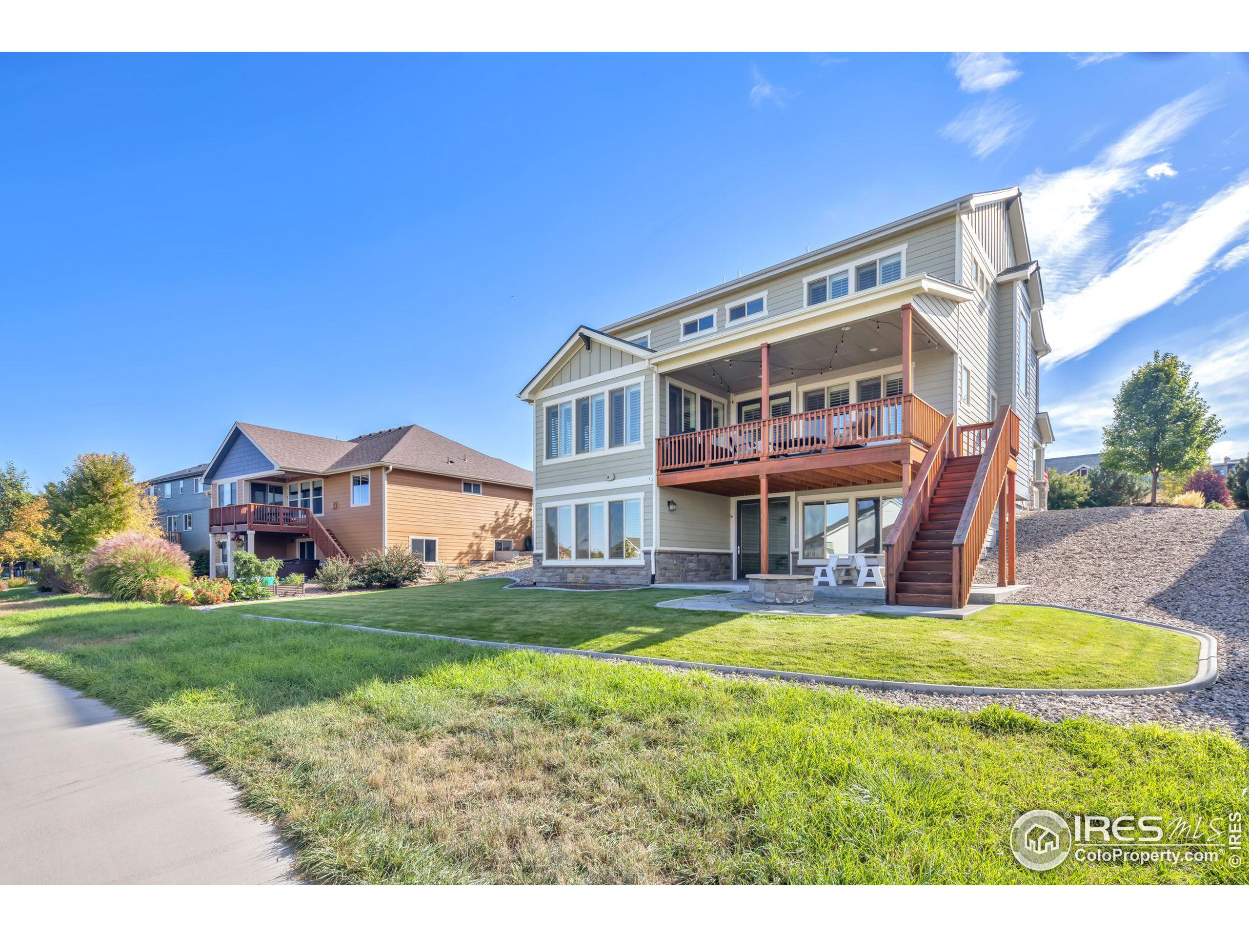 2044 Bayfront Dr