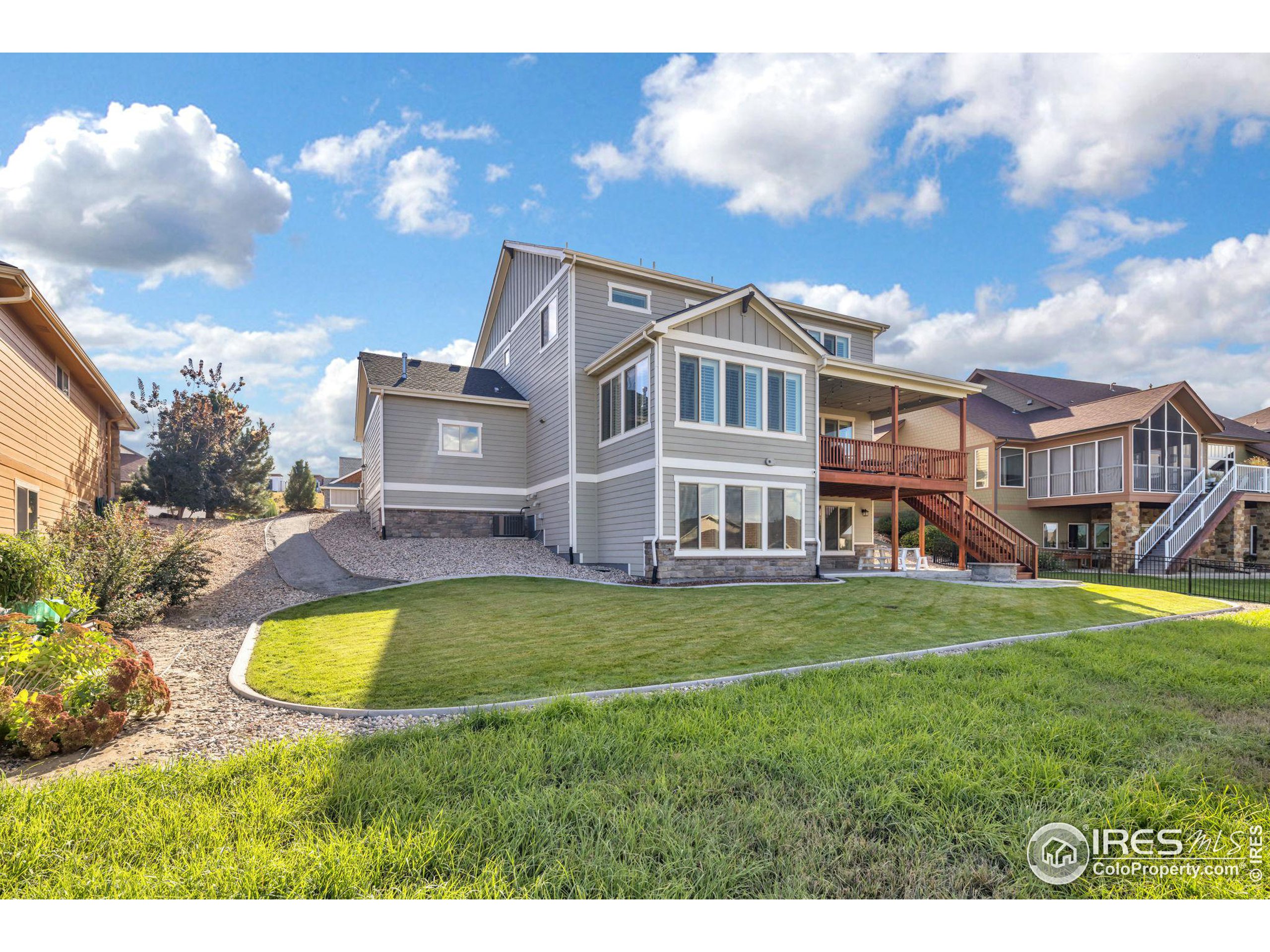 2044 Bayfront Dr