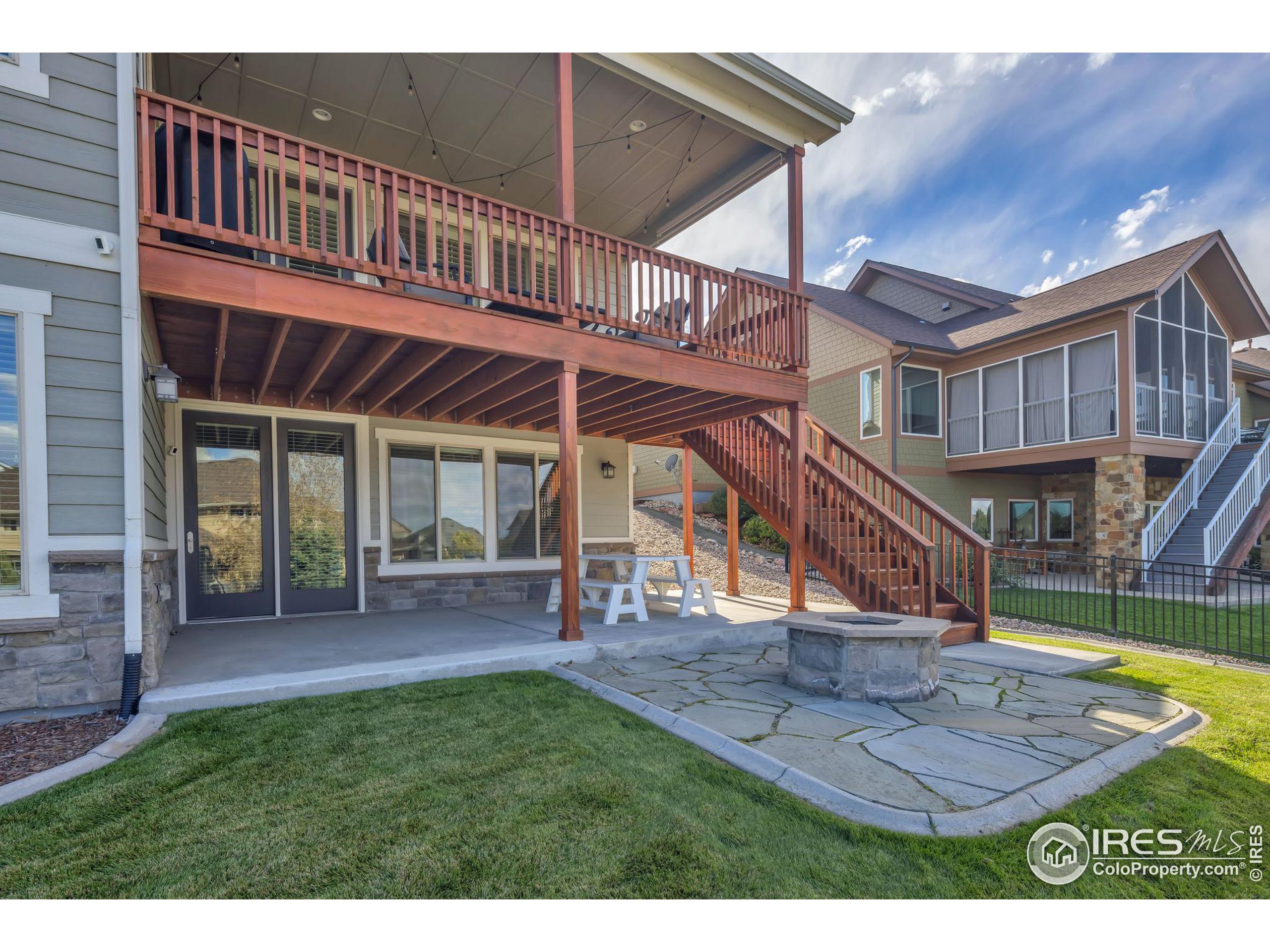 2044 Bayfront Dr