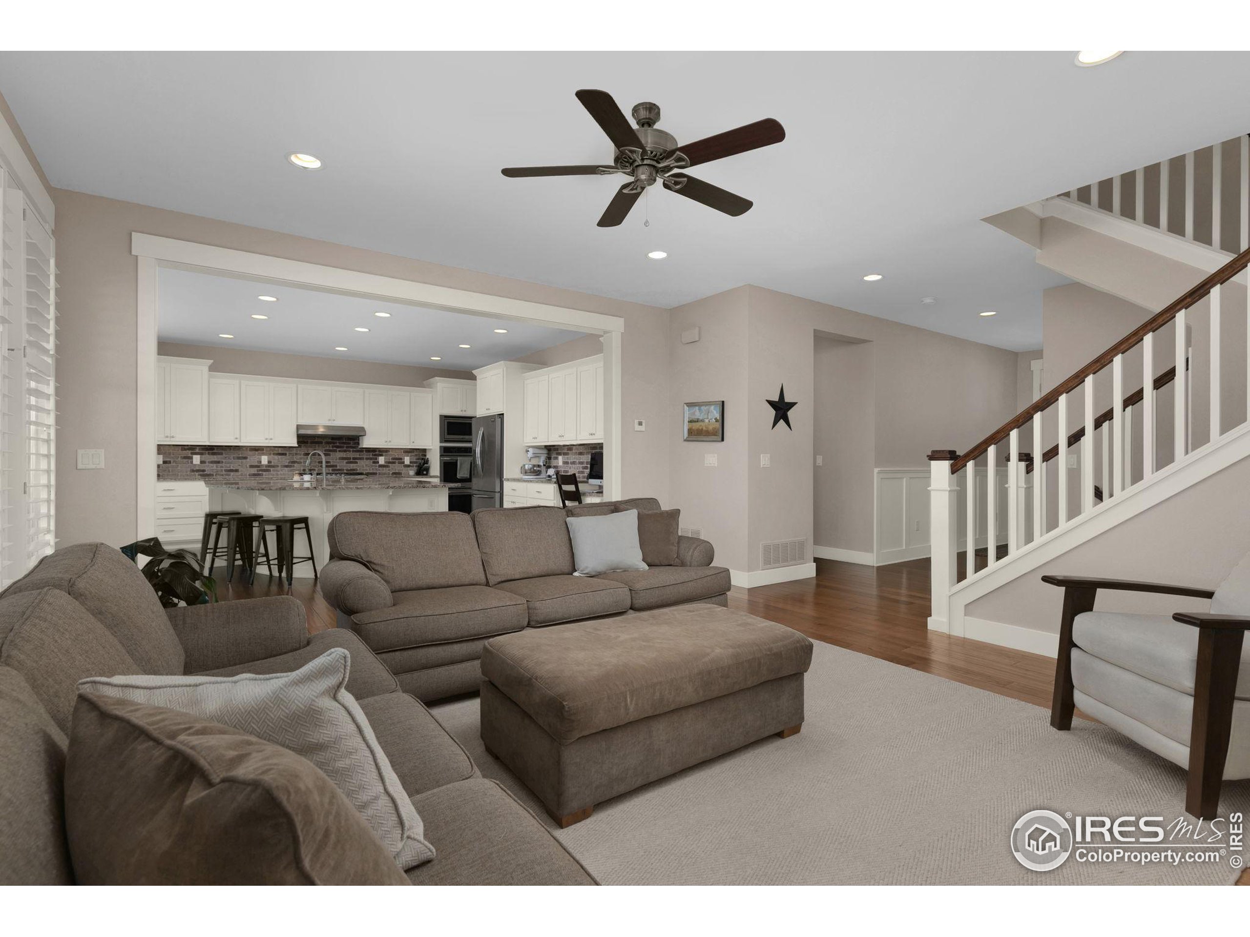 2044 Bayfront Dr