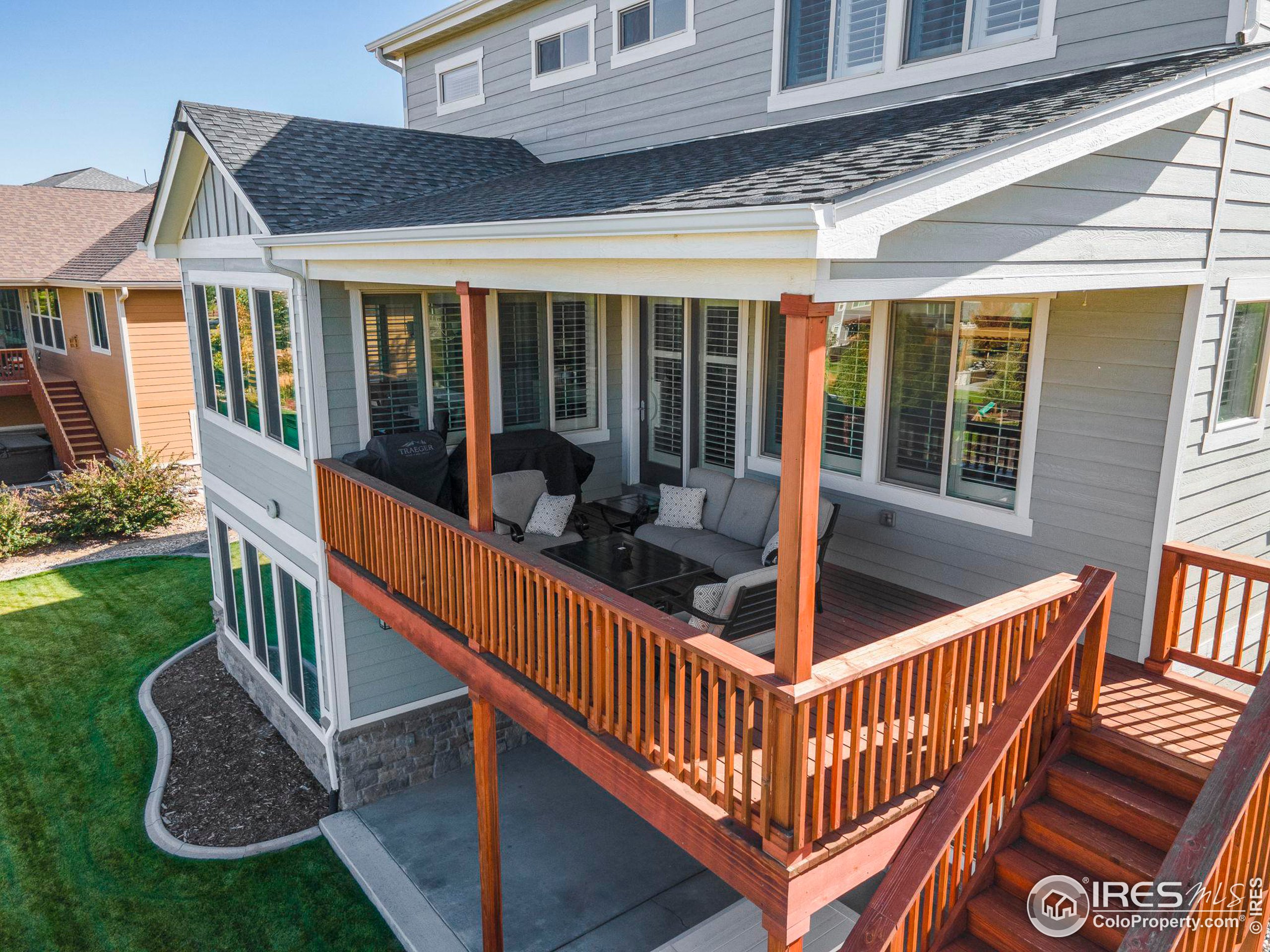 2044 Bayfront Dr