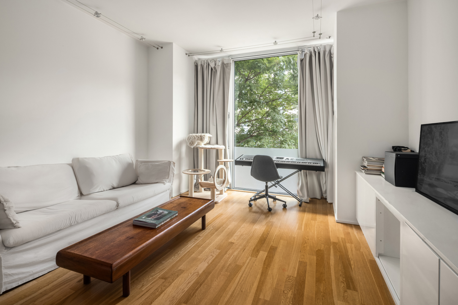 110 3RD Avenue 2D (NOT LEAD OR MEMBER)
