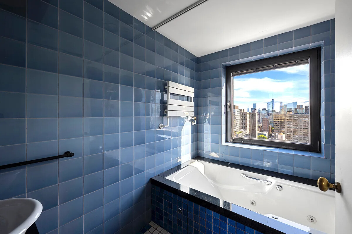 263 W END Avenue PH22