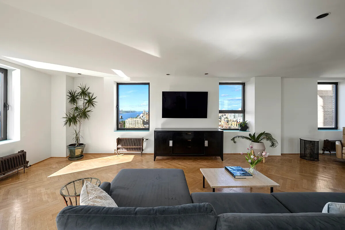 263 W END Avenue PH22