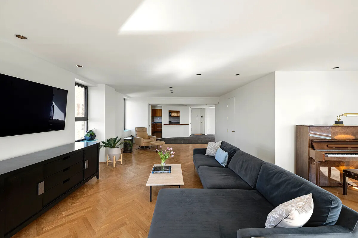 263 W END Avenue PH22