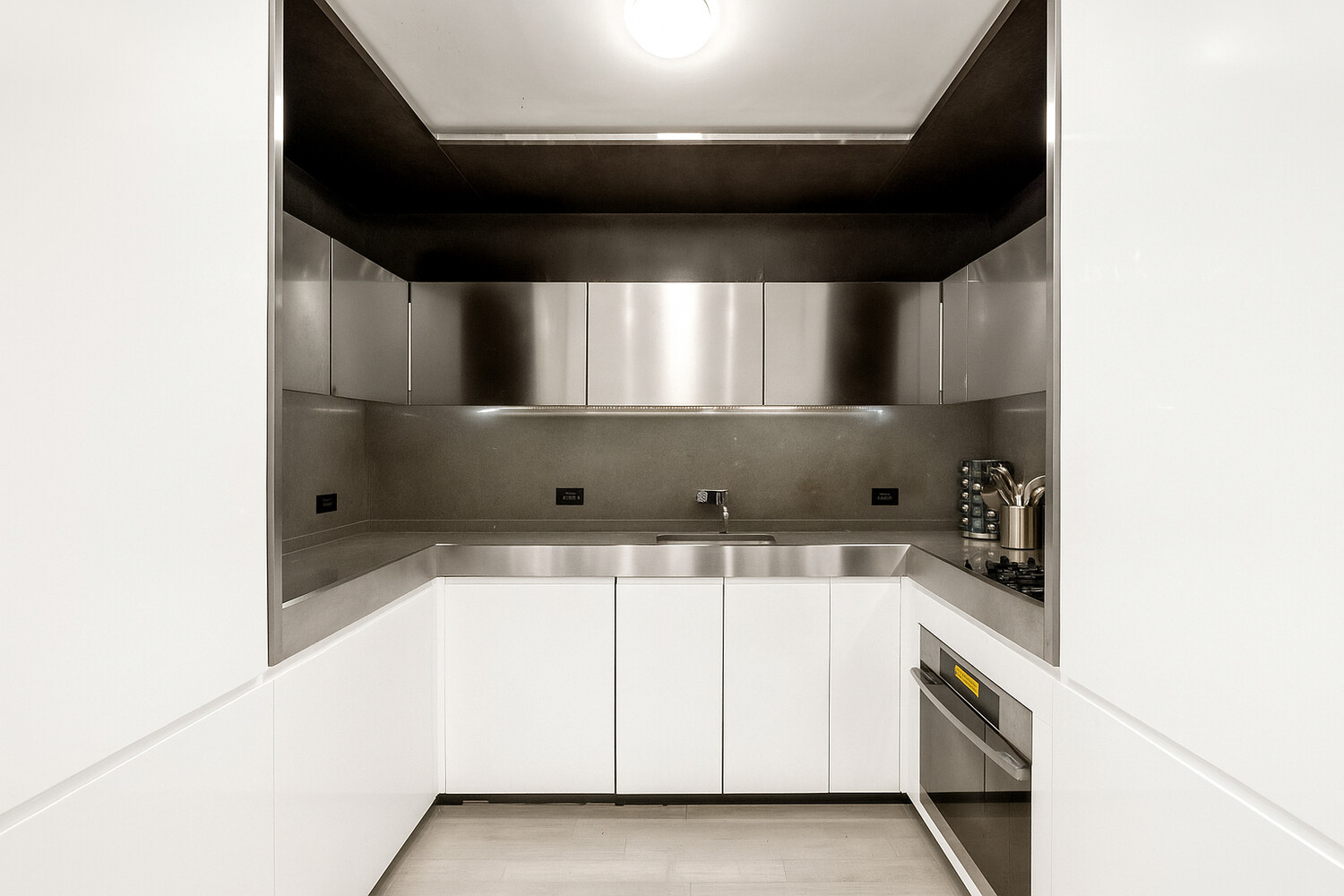 15 WILLIAM Street D4