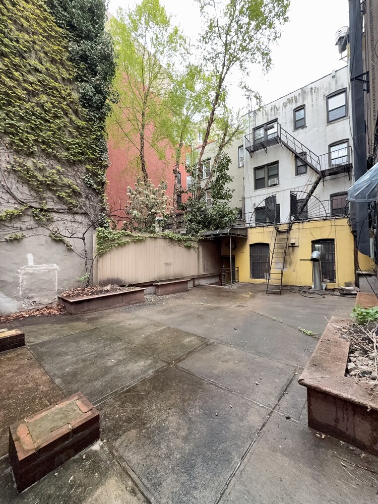 16 SPRING Street GROUND