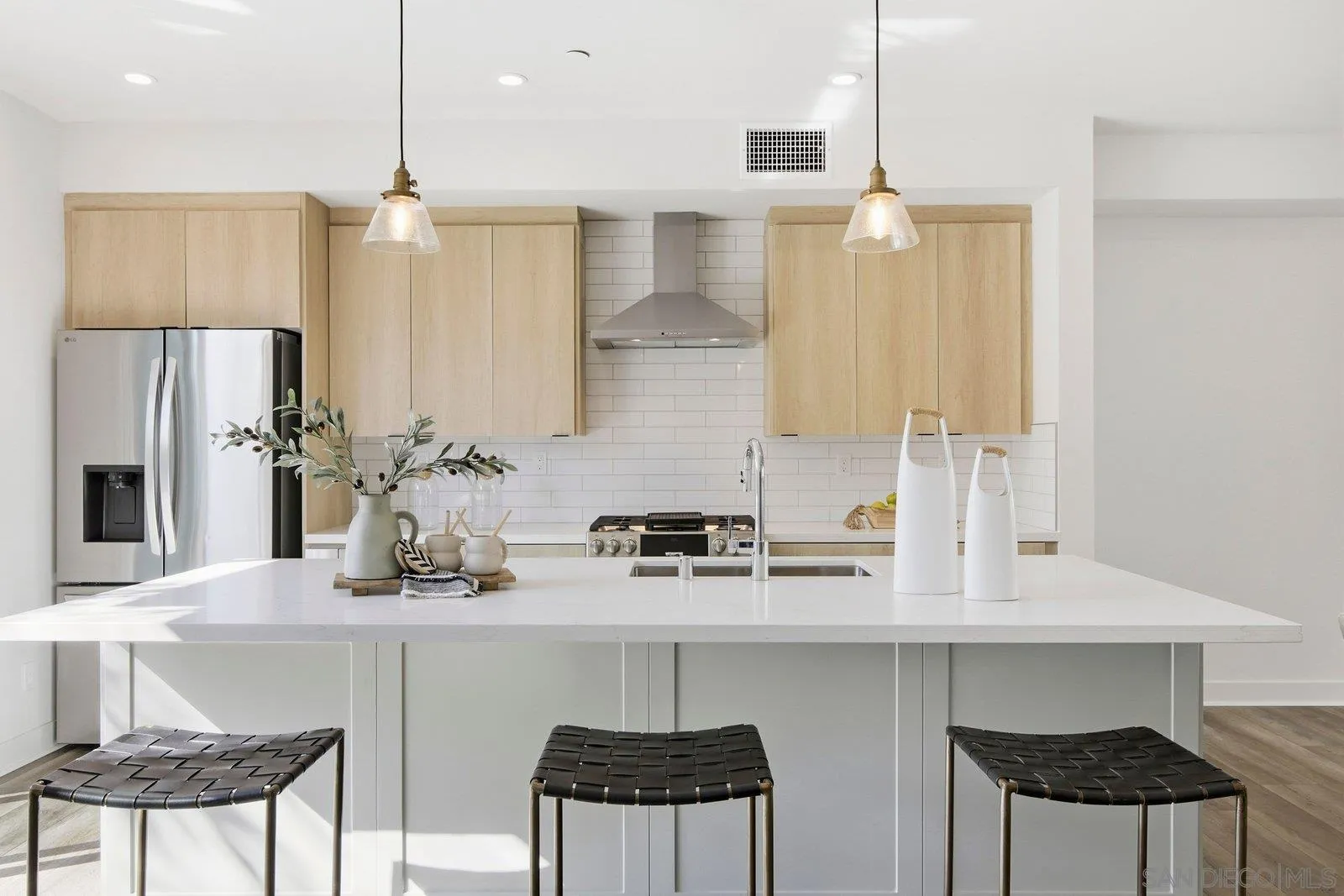 4103 Voltaire St Unit 11