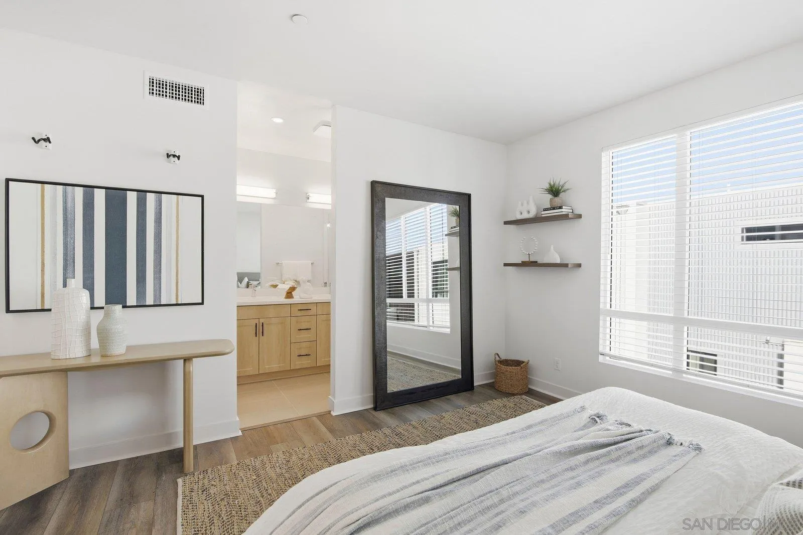 4103 Voltaire St Unit 11