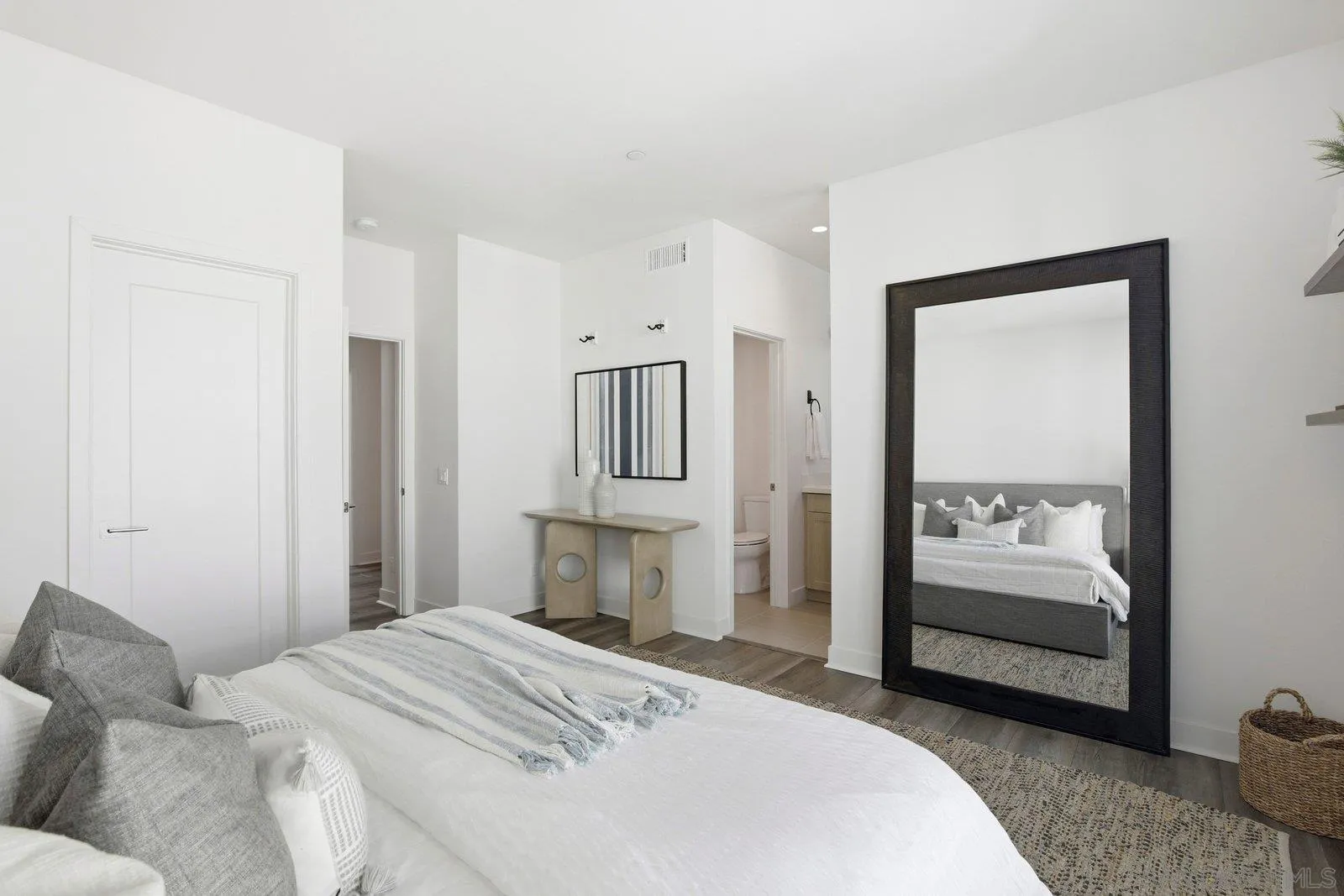 4103 Voltaire St Unit 11