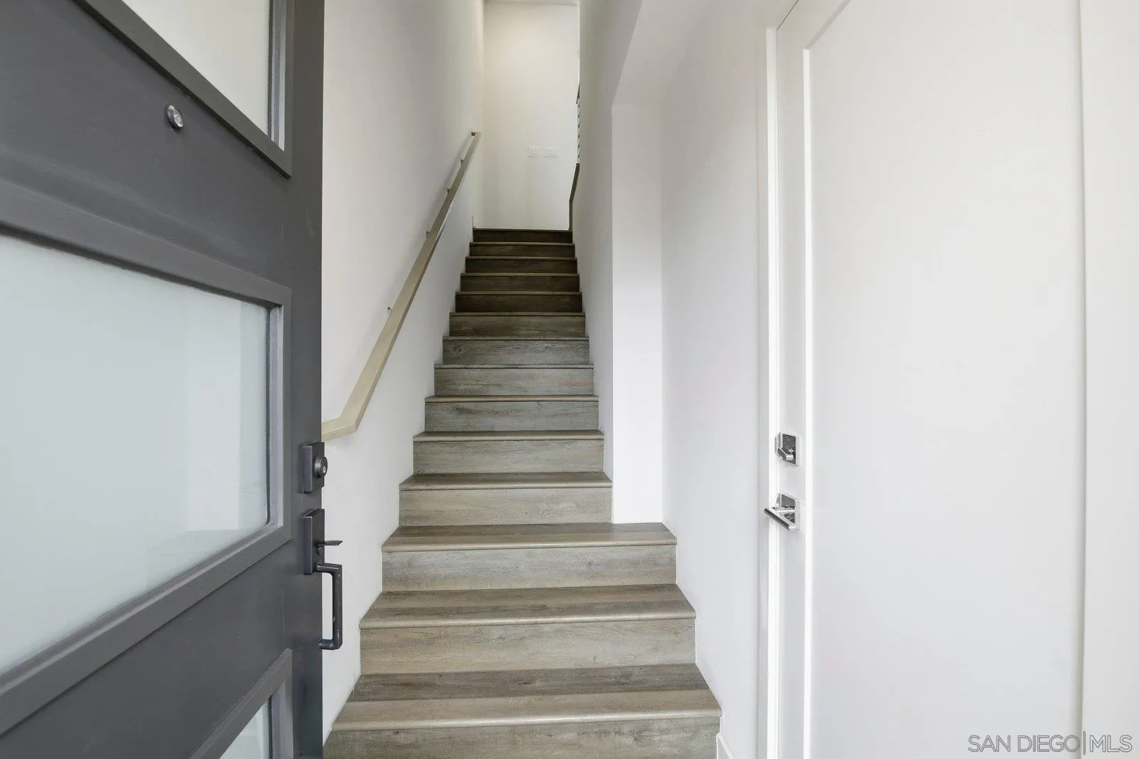 4103 Voltaire St Unit 11