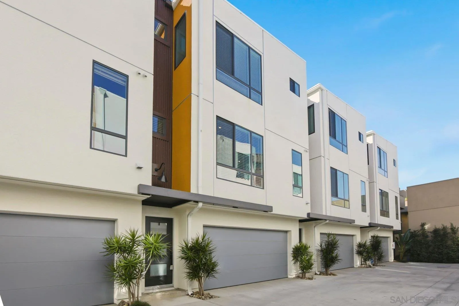 4103 Voltaire St Unit 11