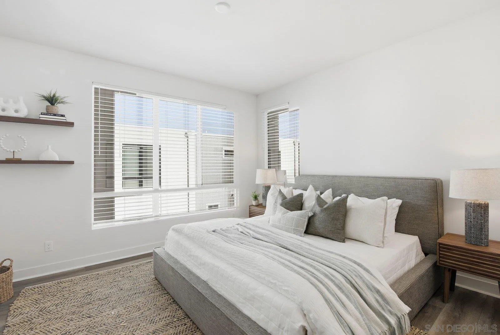 4103 Voltaire St Unit 11