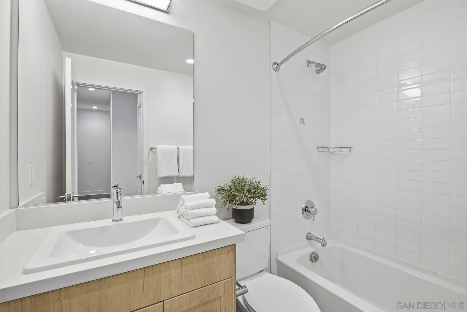 4103 Voltaire St Unit 11