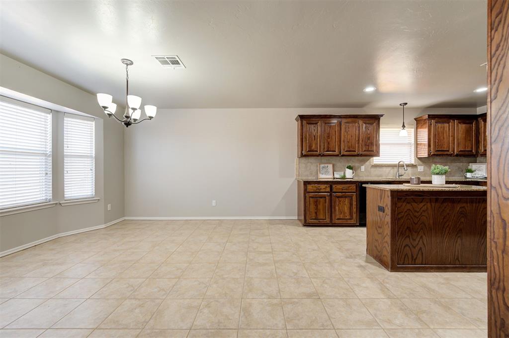 709 E Linden Lane