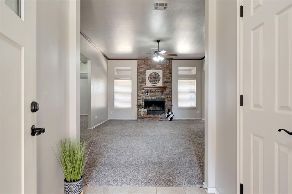 709 E Linden Lane
