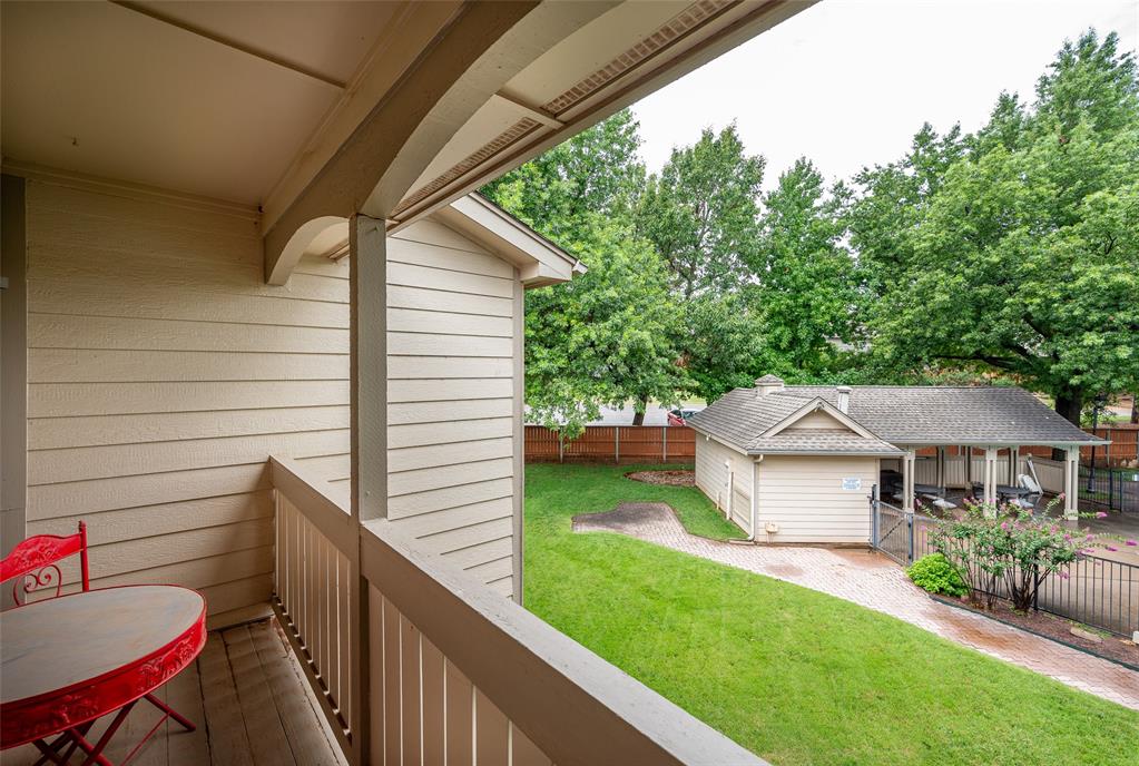 11803 Red Oak Way