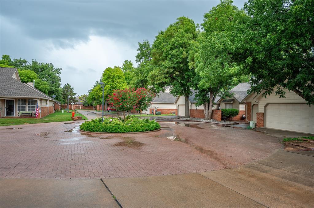 11803 Red Oak Way