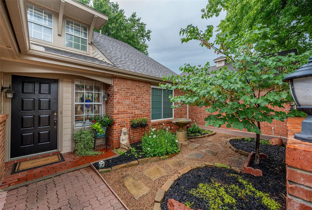 11803 Red Oak Way