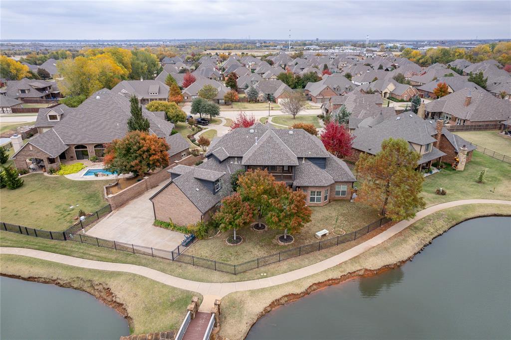 413 Gladstone Circle