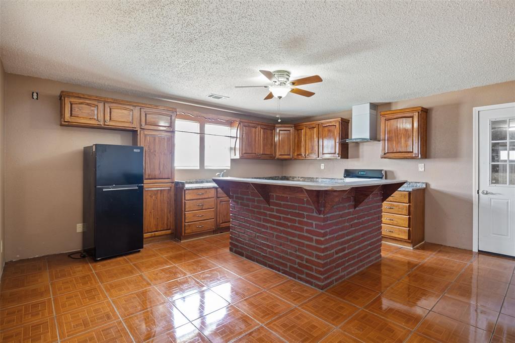 122 W 2nd Street
