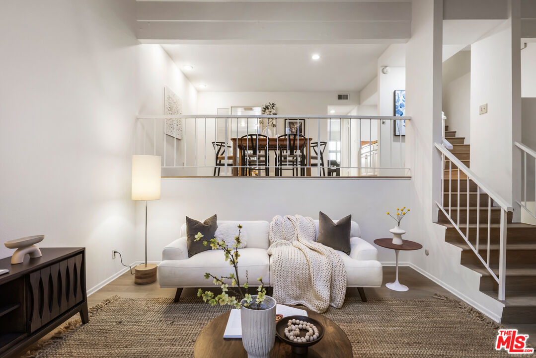 11732 Moorpark St Unit: I