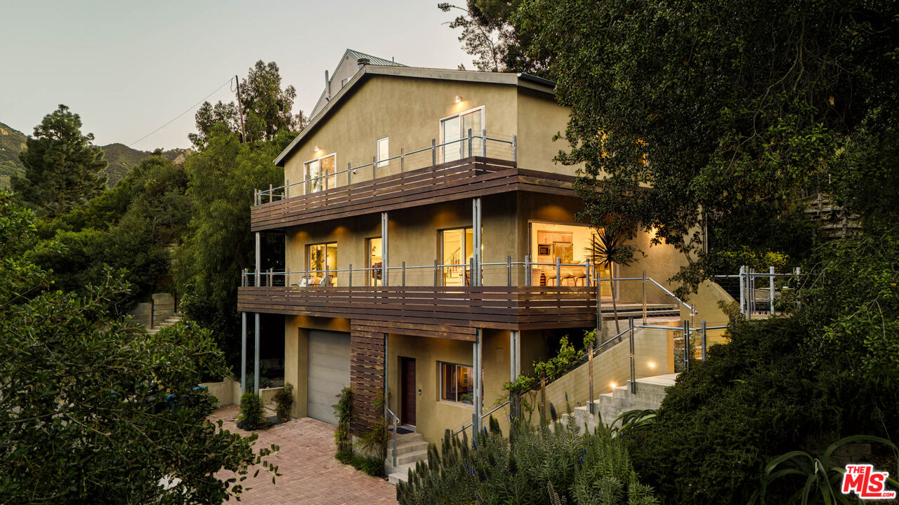 1557 Topanga Skyline Dr