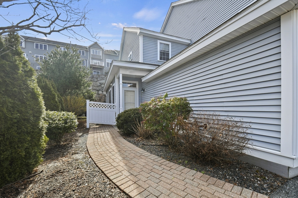 617 Devenwood Way # 617