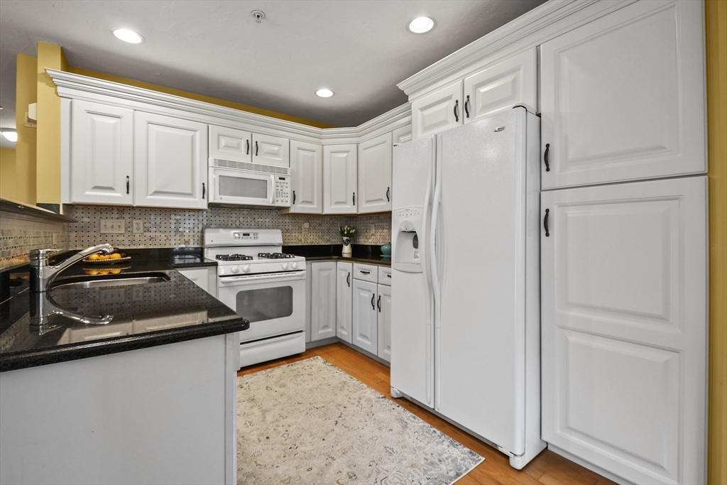 617 Devenwood Way # 617