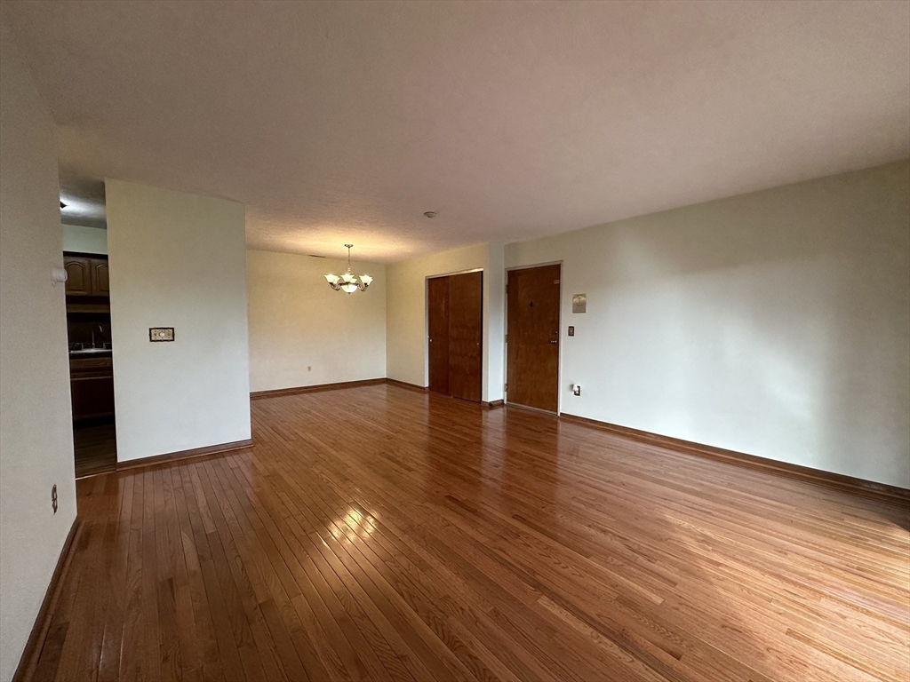 340 Sunderland Rd # 17A