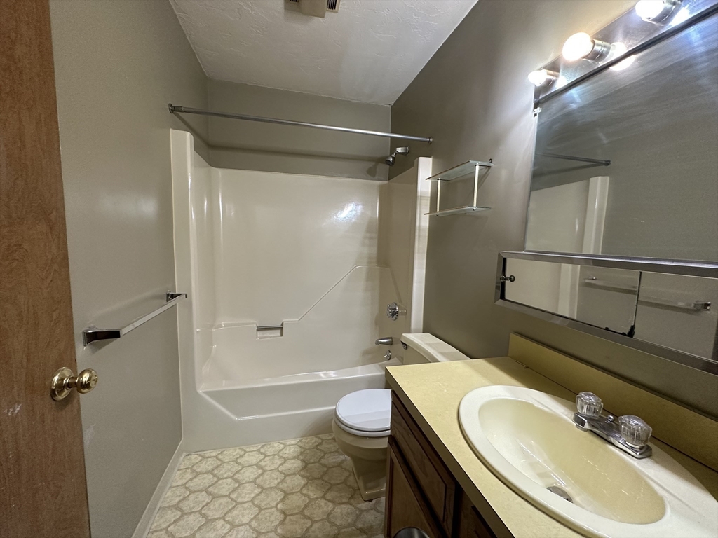 340 Sunderland Rd # 17A