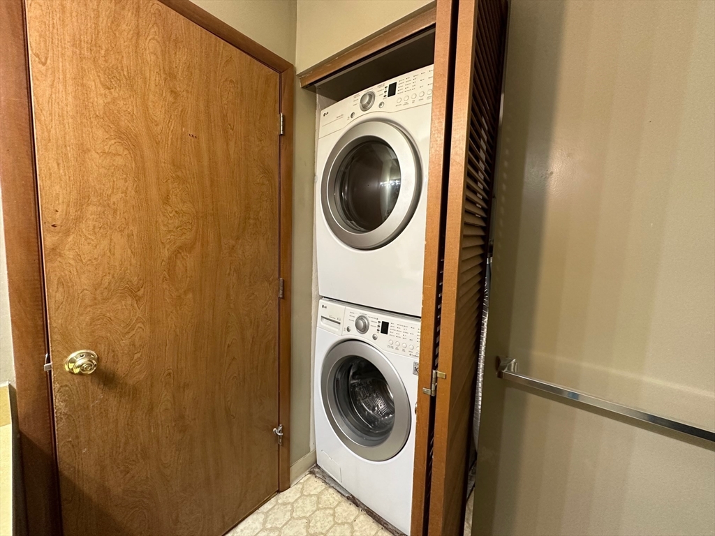 340 Sunderland Rd # 17A