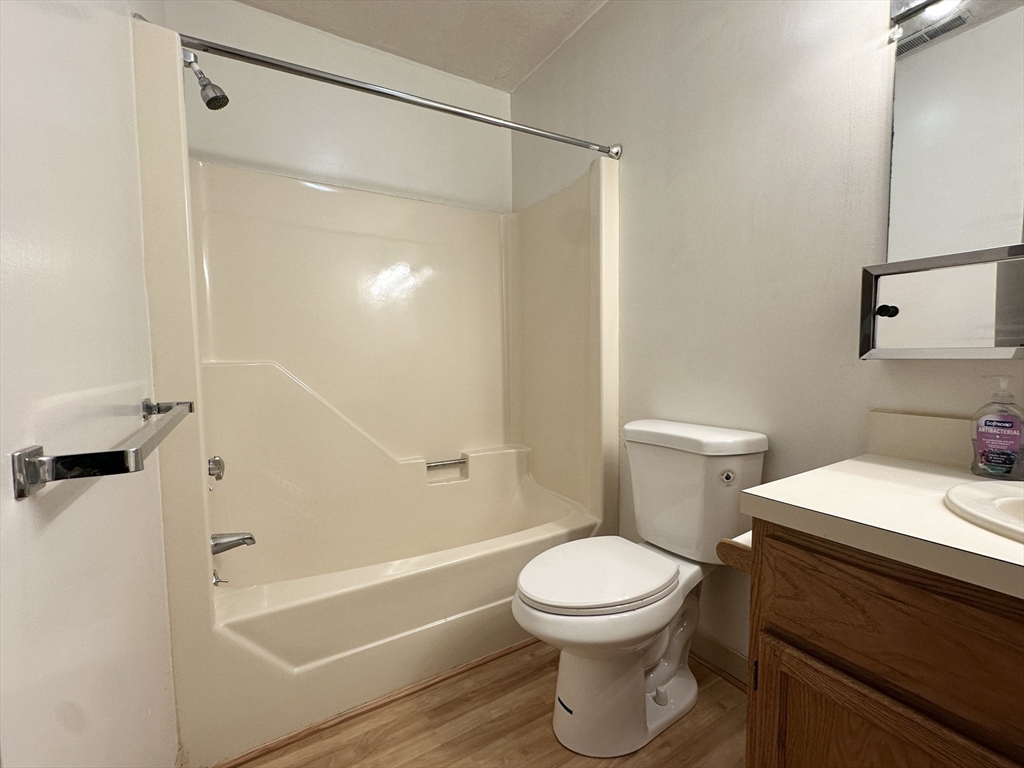 340 Sunderland Rd # 17A