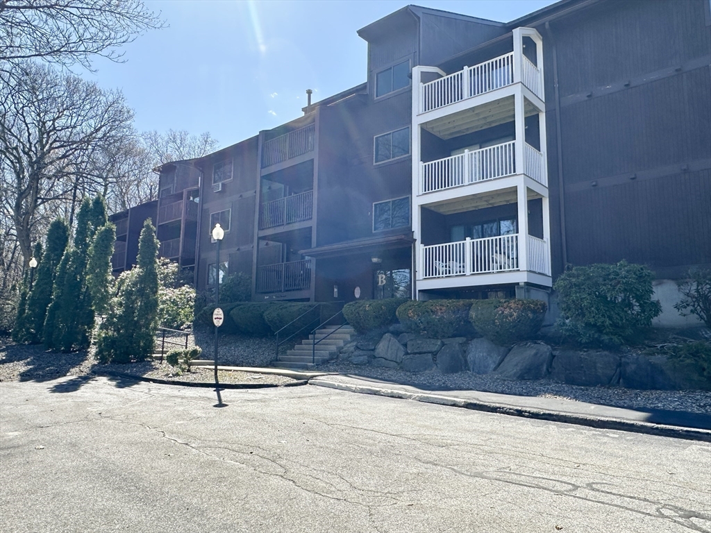 340 Sunderland Rd # 17A