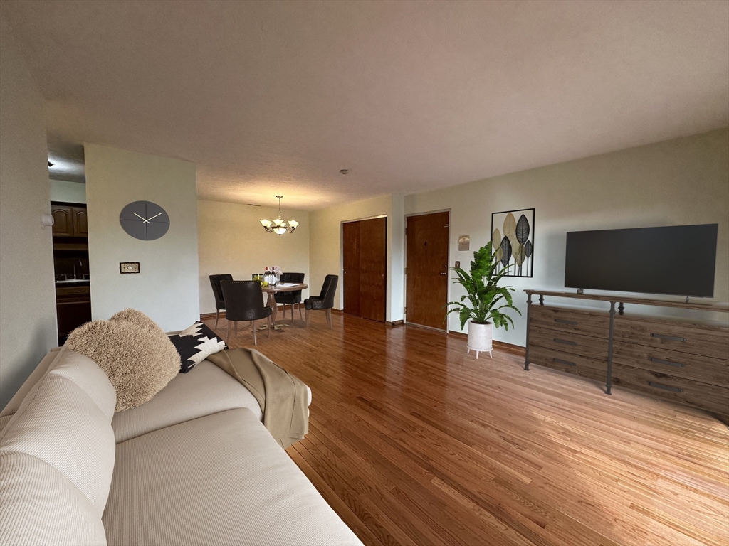 340 Sunderland Rd # 17A