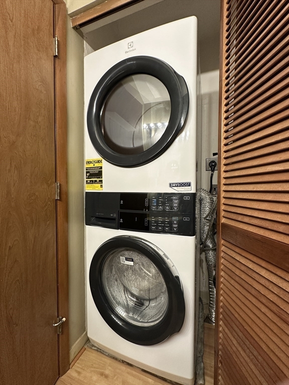 340 Sunderland Rd # 17A