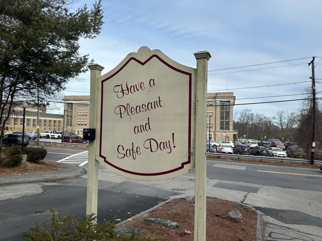 340 Sunderland Rd # 17A