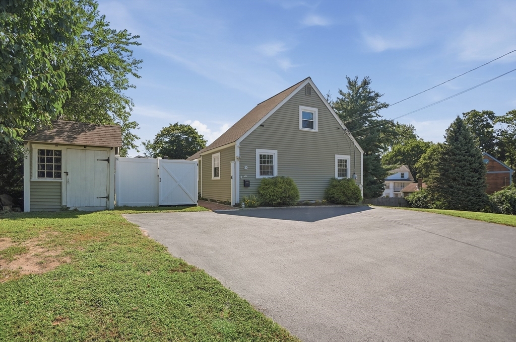 35 Edgewater Drive