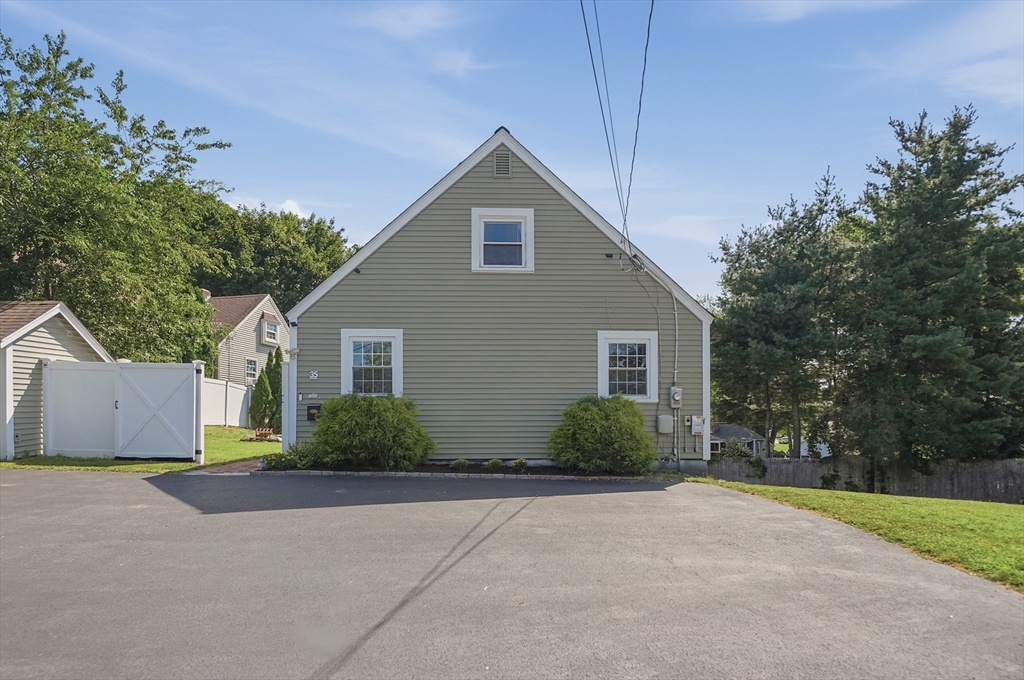 35 Edgewater Drive