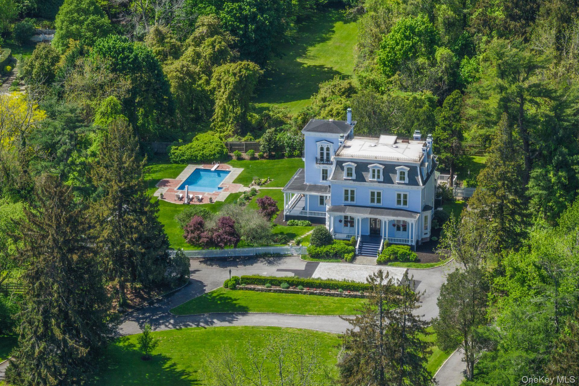 381 W Neck Road