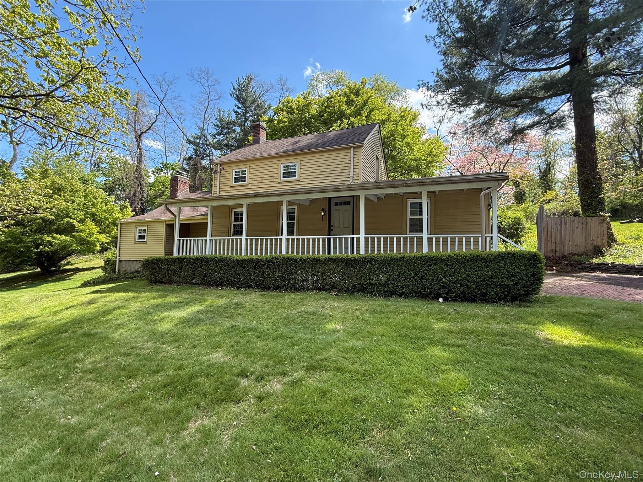 327 W Neck Road