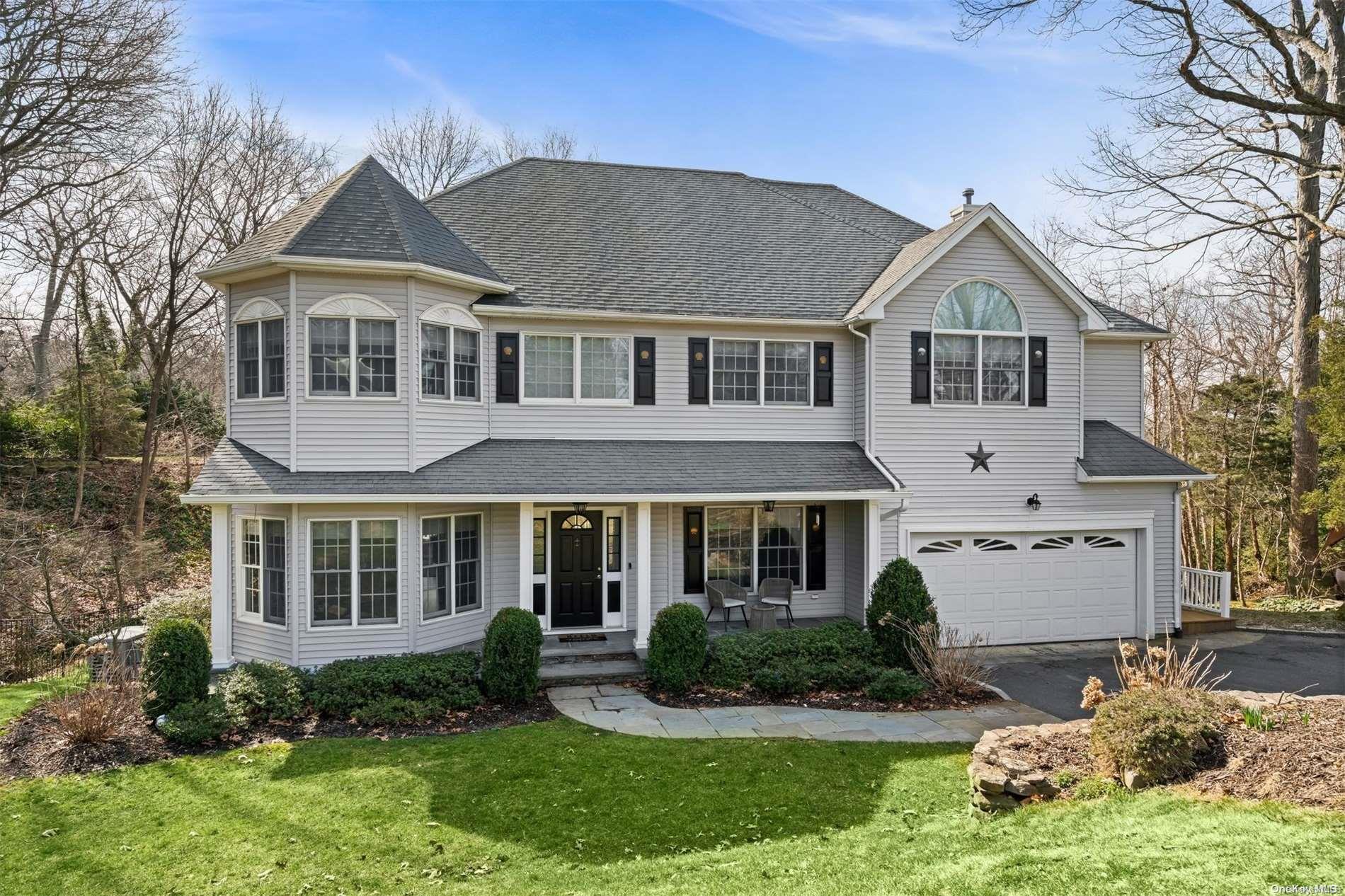 70 Bay Drive E