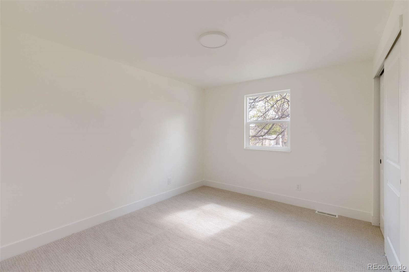 3377 S Oneida Way
